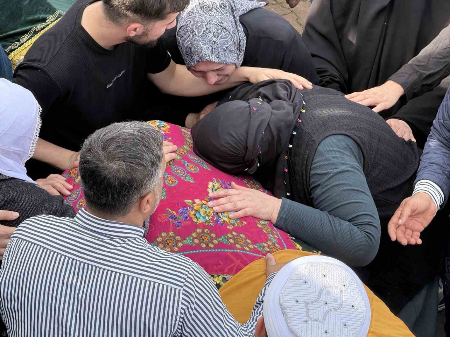 yanginda-hayatini-kaybedenlere-son-veda