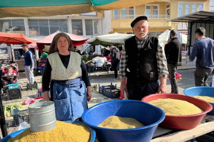 yozgatta-70lik-cift-40-yildir-omuz-omuza-pazarcilik-yapiyor