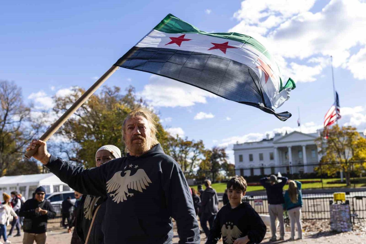 abddeki-suriyelilerden-es-saraya-sevgi-gosterisi