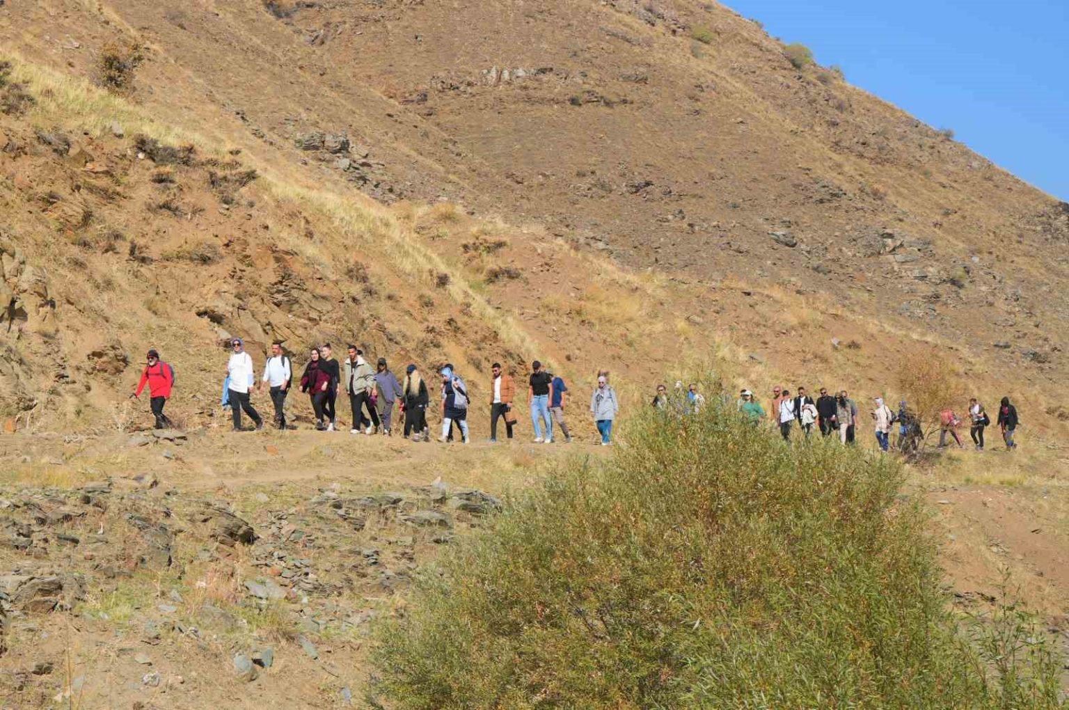 adimlarla-kesfet-projesi-kapsaminda-40-kisi-musun-unlu-baglarina-yurudu