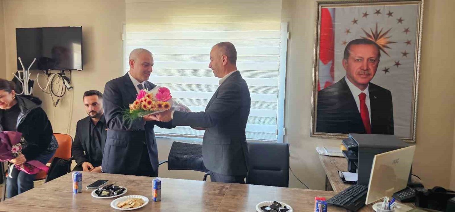 ak-parti-dikili-ilce-teskilatinda-devir-teslim