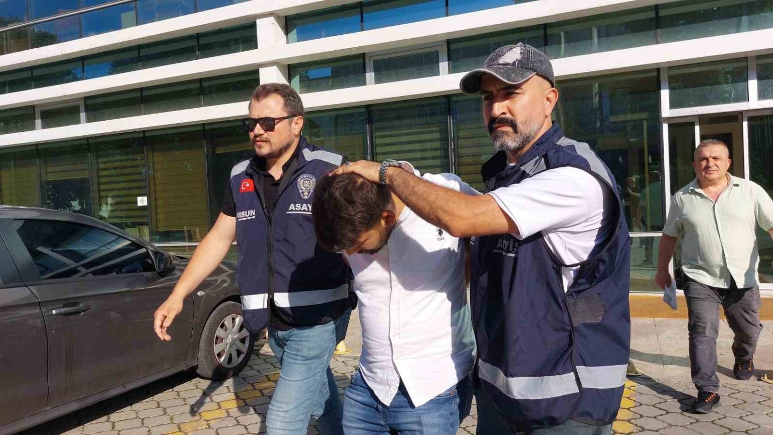 akrabasini-aracla-2-kez-uzerinden-gecerek-olduren-sahsin-yargilanmasina-baslandi