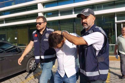 akrabasini-aracla-2-kez-uzerinden-gecerek-olduren-sahsin-yargilanmasina-baslandi