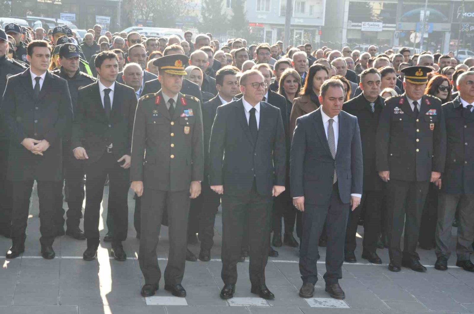 ataturk-olumunun-87-yildonumunde-karsta-anildi