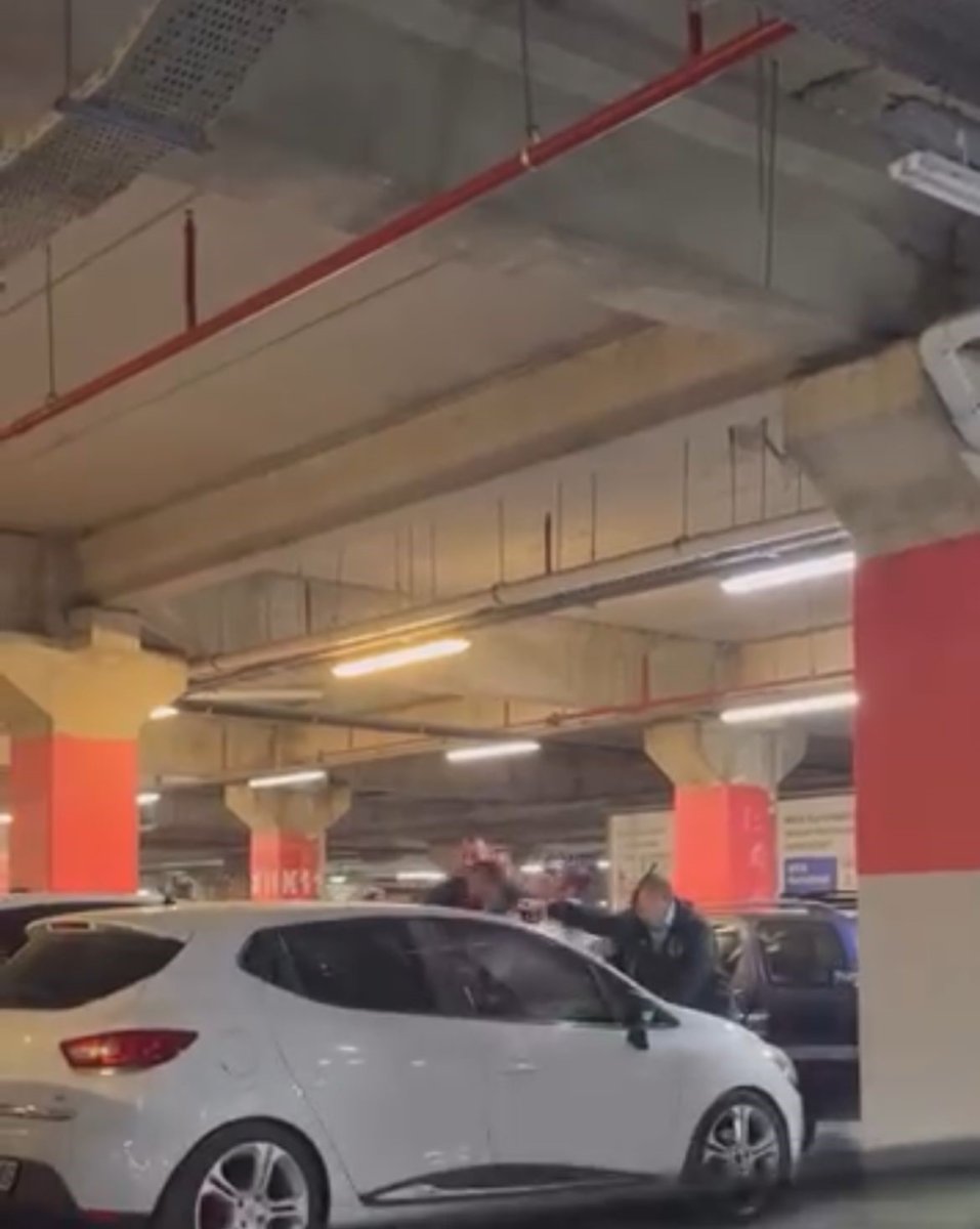 avm-otoparkinda-iki-aile-arasinda-kavga-o-anlar-kamerada