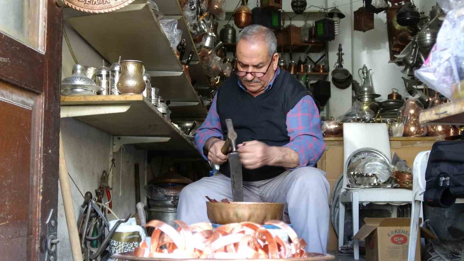 bakir-bileklikler-yeniden-moda-oldu