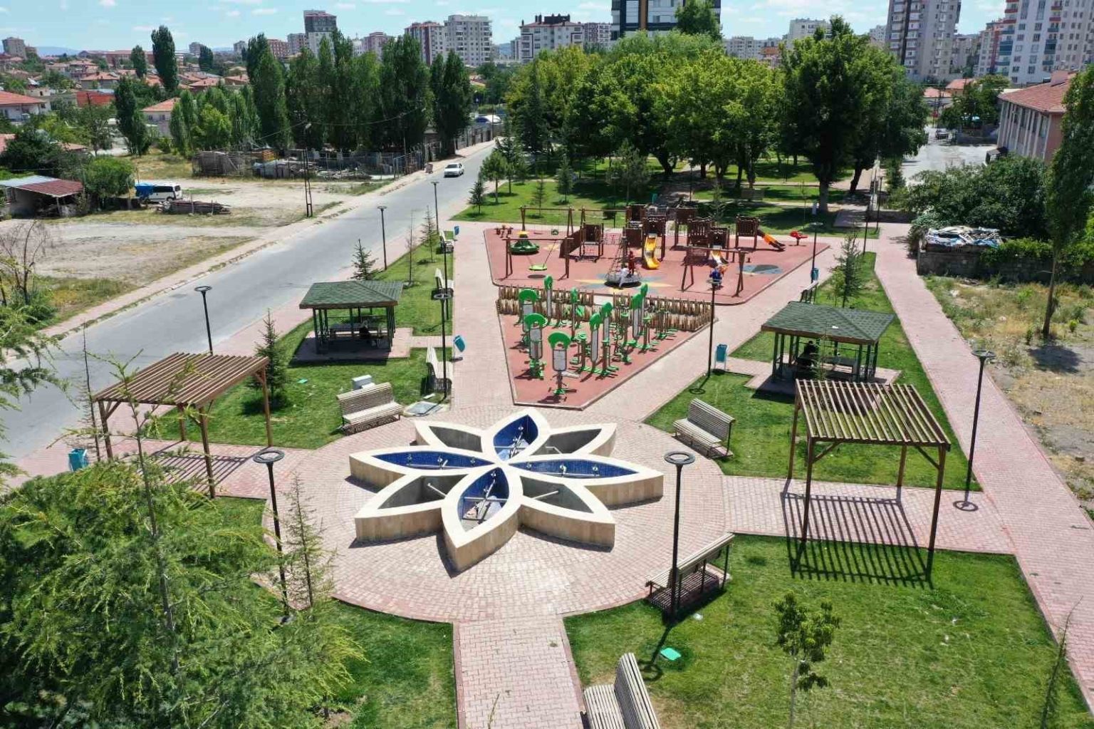 baskan-colakbayrakdar-kisi-basina-1760-metrekare-yesil-alan-530-park-ve-965-bin-agacla-gelecege-nefes-sehre-oksijen