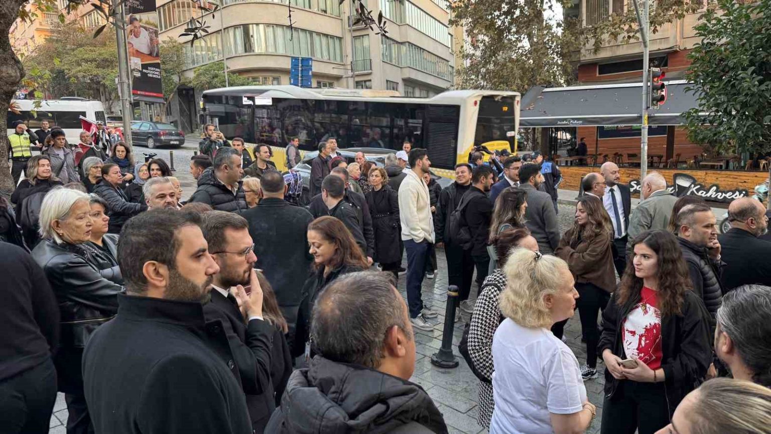 besiktas-belediyesinden-10-kasim-saygi-yuruyusu