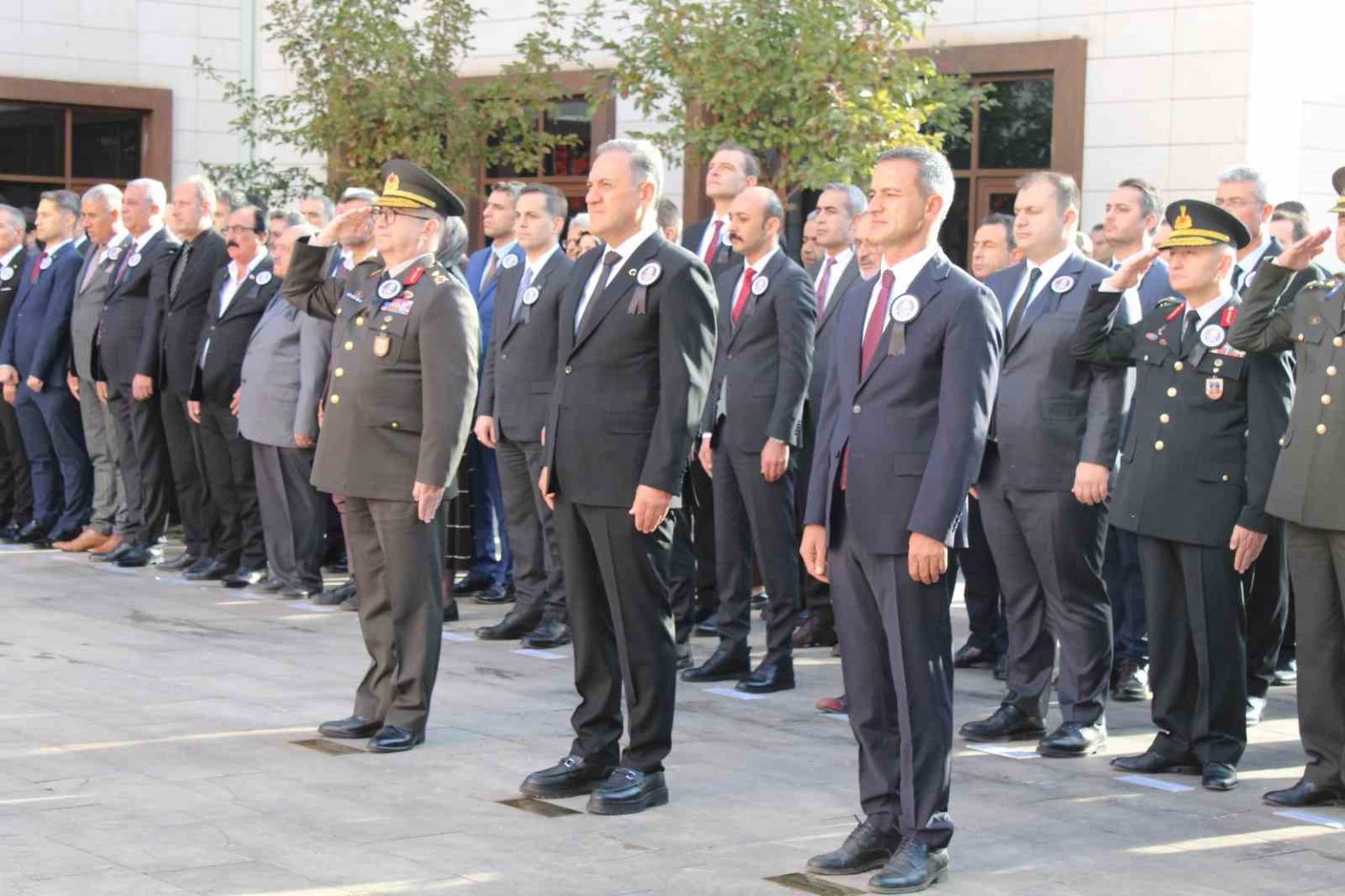 bingolde-10-kasimda-ataturk-saygiyla-anildi