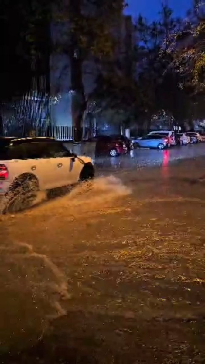 canakkalede-cadde-ve-sokaklar-gole-dondu