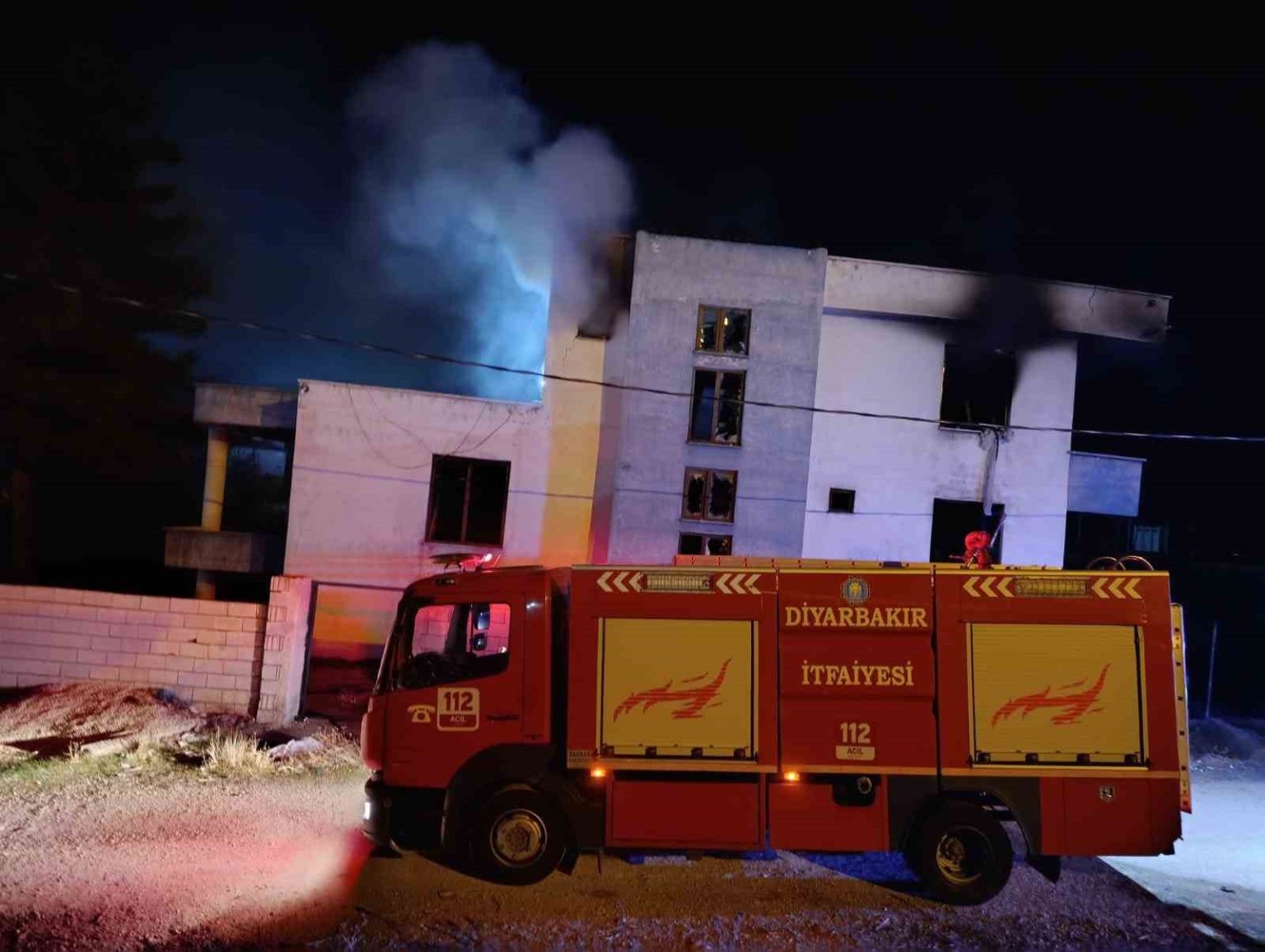 diyarbakirda-cikan-yanginda-bos-ev-kullanilamaz-hale-geldi