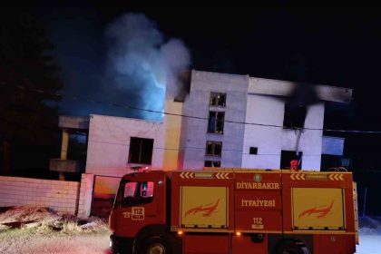 diyarbakirda-cikan-yanginda-bos-ev-kullanilamaz-hale-geldi