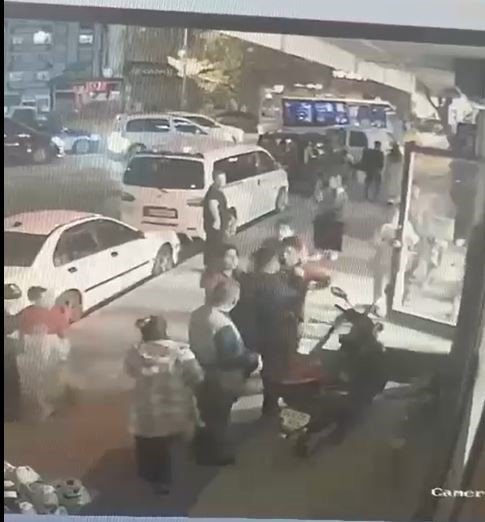 esenyurtta-engelli-adama-bicakli-saldiri-kamerada