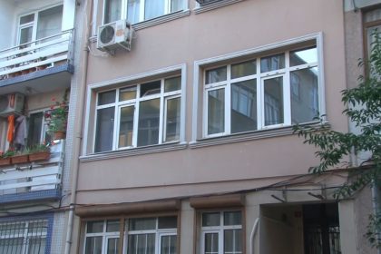 fatihte-bir-kisi-evinde-silahla-vurulmus-halde-bulundu