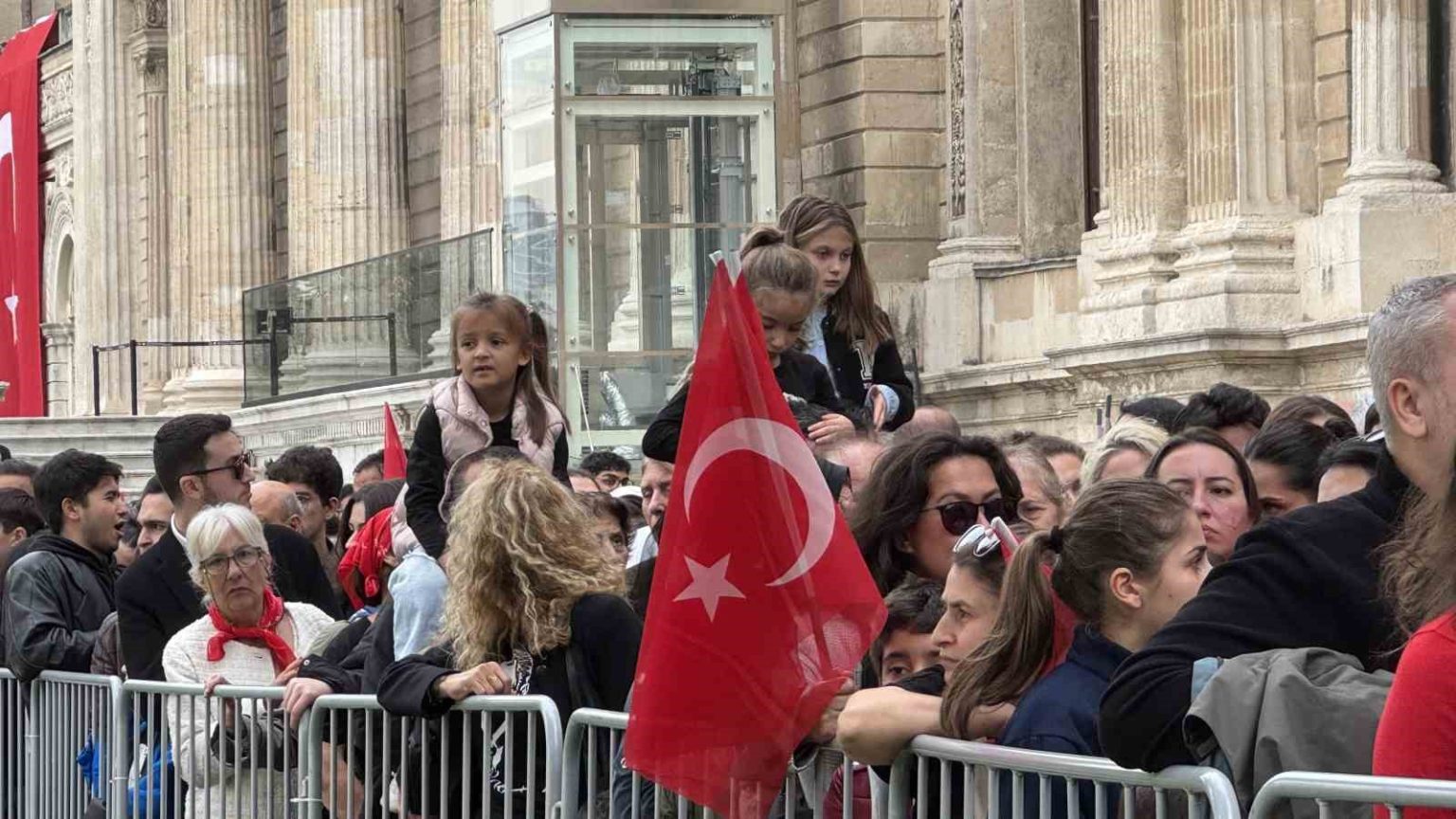 gazi-mustafa-kemal-ataturk-dolmabahce-sarayinda-anildi