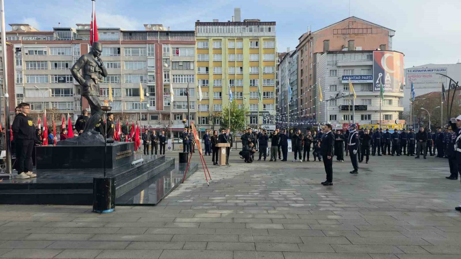 gazi-mustafa-kemal-ataturk-vefatinin-87-yil-donumunde-kutahyada-duzenlenen-torenle-anildi