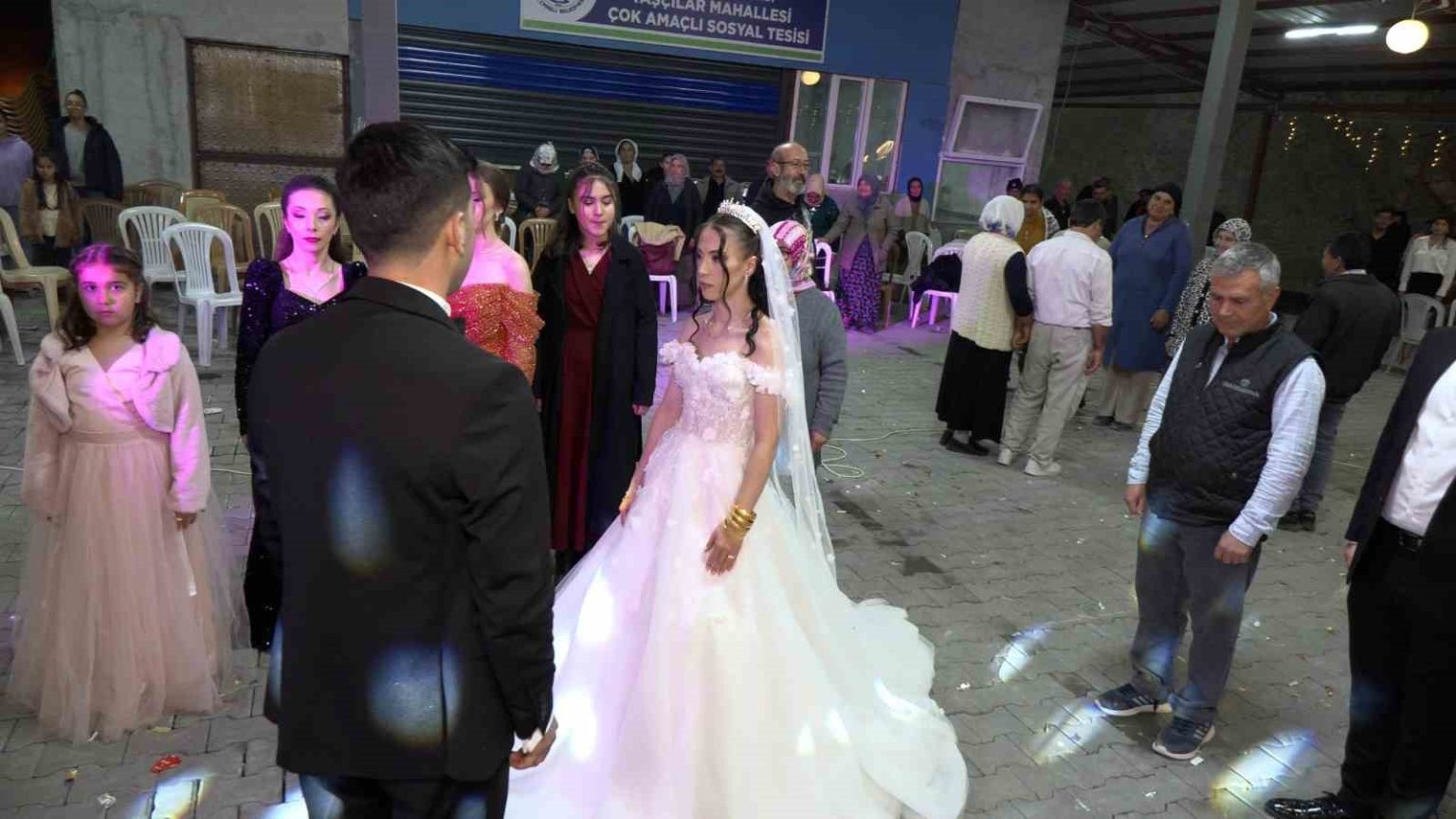 gelin-damat-dugunu-yarida-kesip-atasini-andi