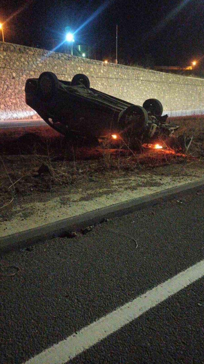 gumushanede-kontrolden-cikan-otomobil-ters-dondu-1-yarali