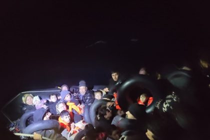 izmir-aciklarinda-14-gocmen-kurtarildi-35-gocmen-yakalandi