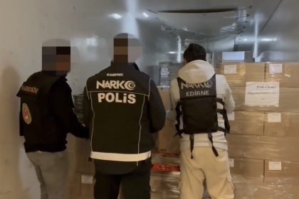 kapikulede-6-ton-400-kilogram-uyusturucu-uretebilecek-madde-ele-gecirildi