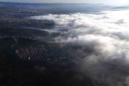 karabukte-sehir-merkezini-kaplayan-sis-dronla-goruntulendi