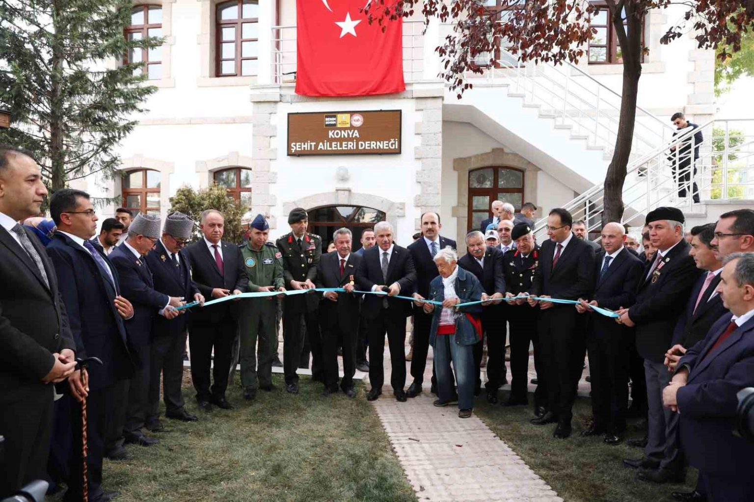 konya-buyuksehir-tarafindan-yenilenen-sehit-aileleri-dernegi-binasinin-acilisi-dualarla-yapildi