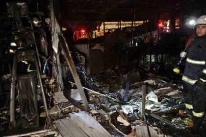 konyaalti-sahilindeki-kafe-yanarak-kule-dondu-5-yavru-kopek-telef-oldu