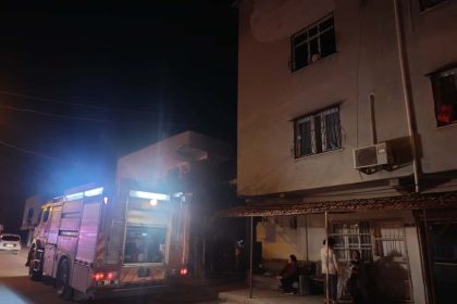 kozanda-ikamet-yangini-4-kisi-dumandan-etkilendi