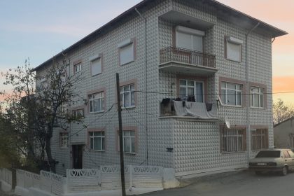 kutahyada-yeni-dogan-bebegini-havalandirma-bosluguna-atti