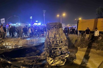 mersinde-10-kisinin-yaralandigi-kaza-ani-kamerada