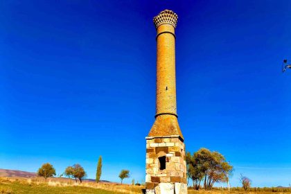 mescidi-yanan-caminin-minaresi-200-yili-askin-suredir-zamana-meydan-okuyor