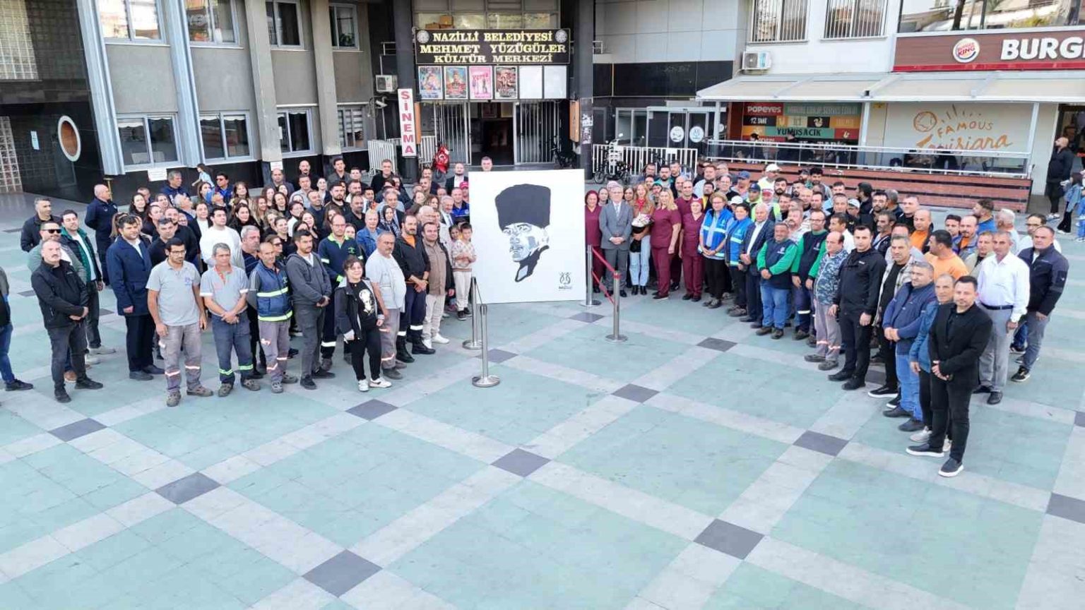 nazillide-750-personel-ataturk-portresi-yapti