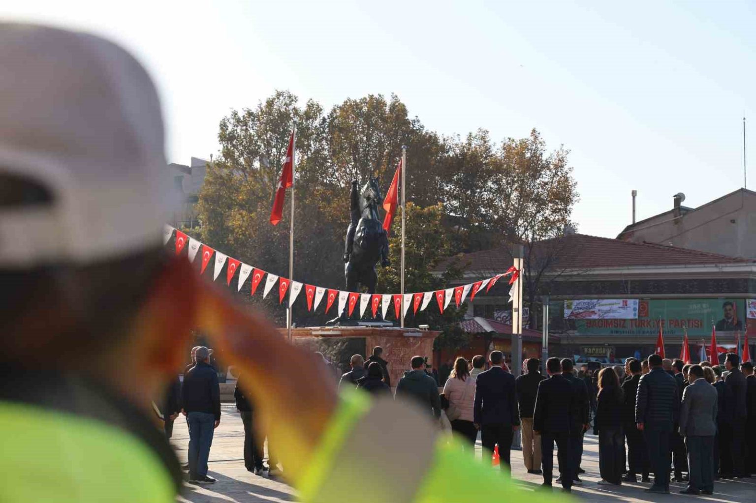 nigdede-ve-kirsehirde-hayat-2-dakikaligina-durdu