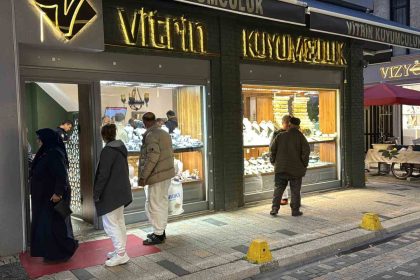 orduda-kuyumcu-hirsizligi-2-milyon-tllik-altini-calip-kayiplara-karisti