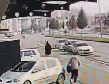 park-halindeki-araci-cizip-hicbir-sey-olmamis-gibi-yoluna-devam-etti