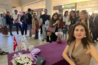 rewsan-mardian-mallda-plak-imza-gununde-hayranlariyla-bulustu