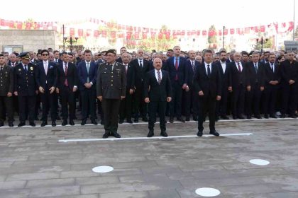 sanliurfa-ve-adiyamanda-10-kasim-ataturku-anma-gunu-etkinligi