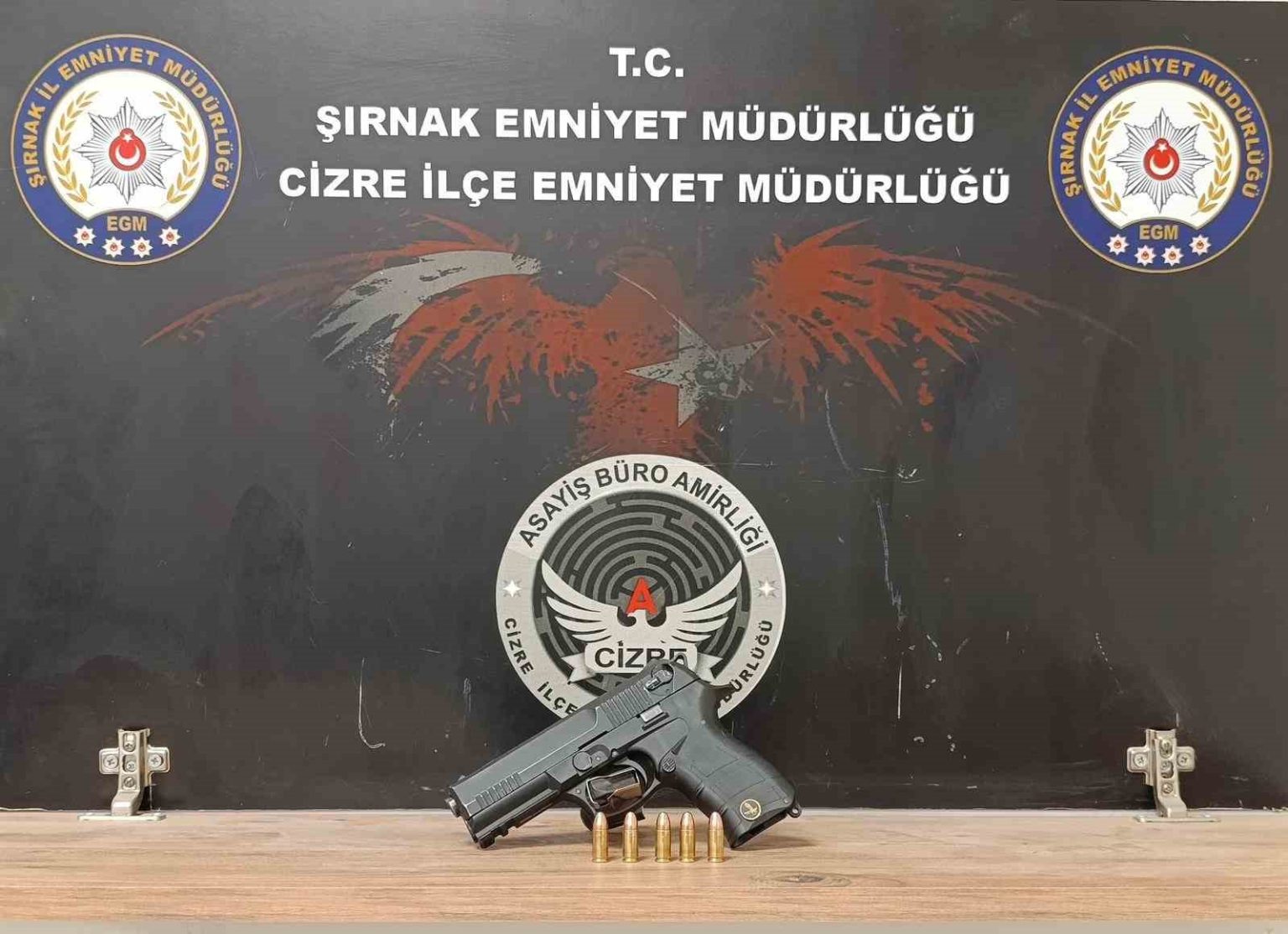 sirnakta-is-yeri-sahibini-silahla-tehdit-eden-sahis-20-dakikada-yakalandi