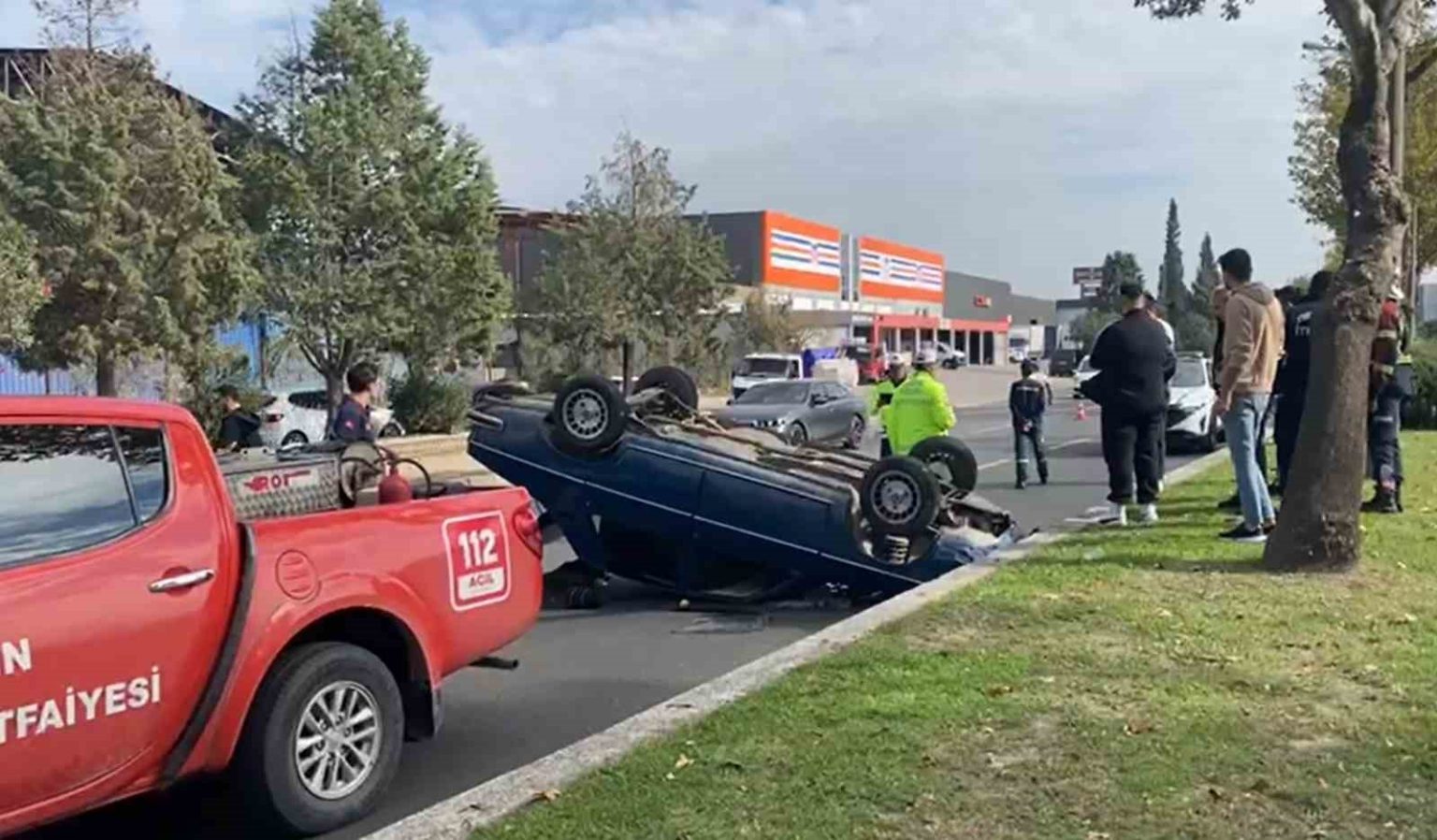 takla-atan-aractan-burnu-bile-kanamadan-cikti