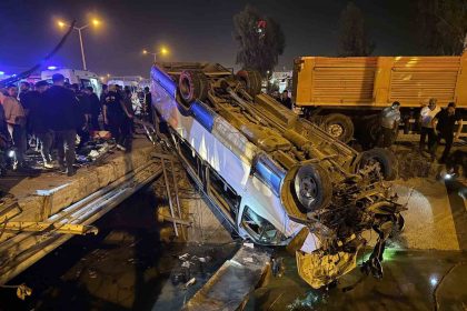 tarsusta-yolcu-minibusu-ile-otomobil-carpisti-10-yarali