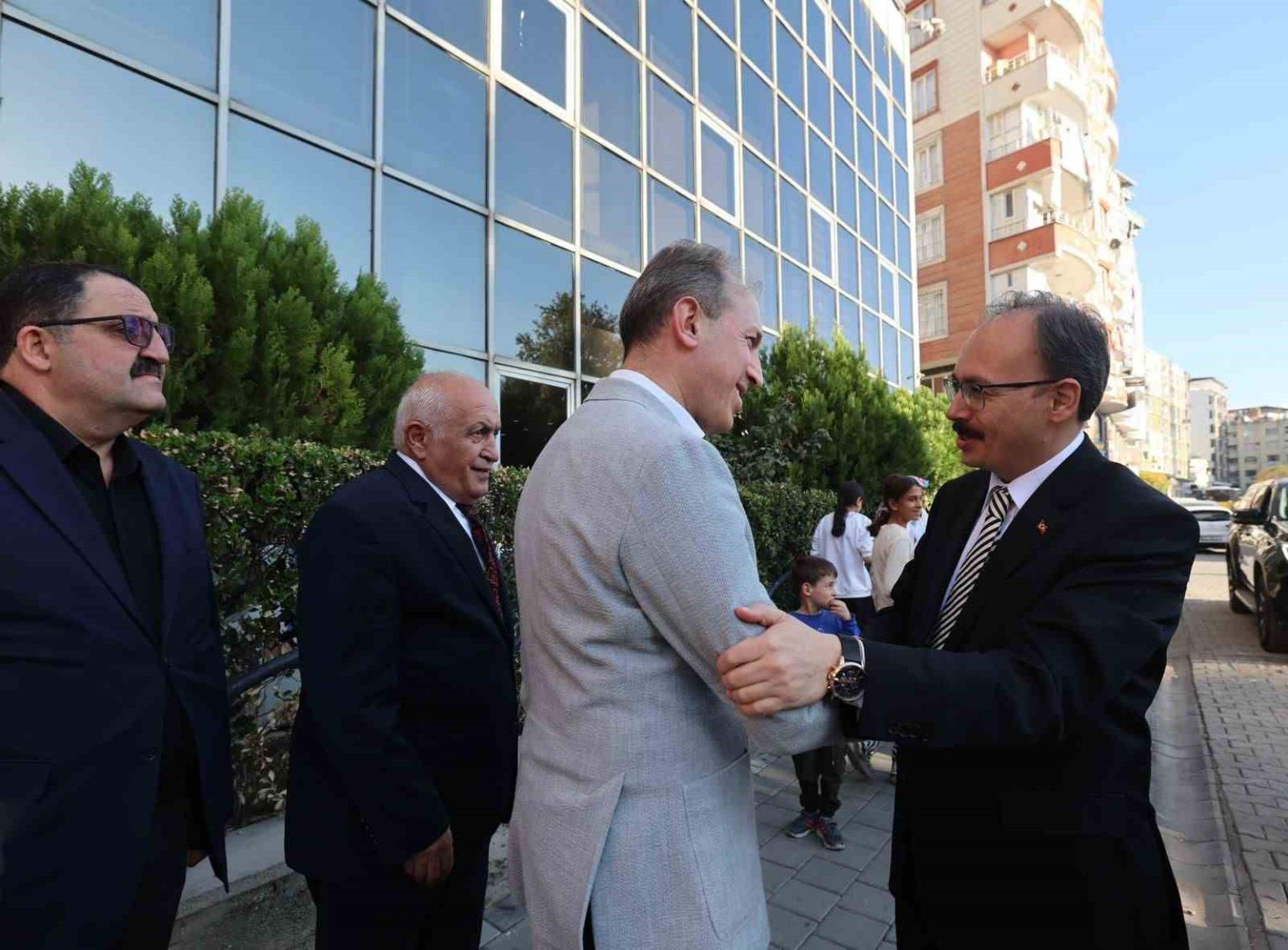 vali-kizilkaya-siirt-ticaret-ve-sanayi-odasi-yonetimiyle-bir-araya-geldi