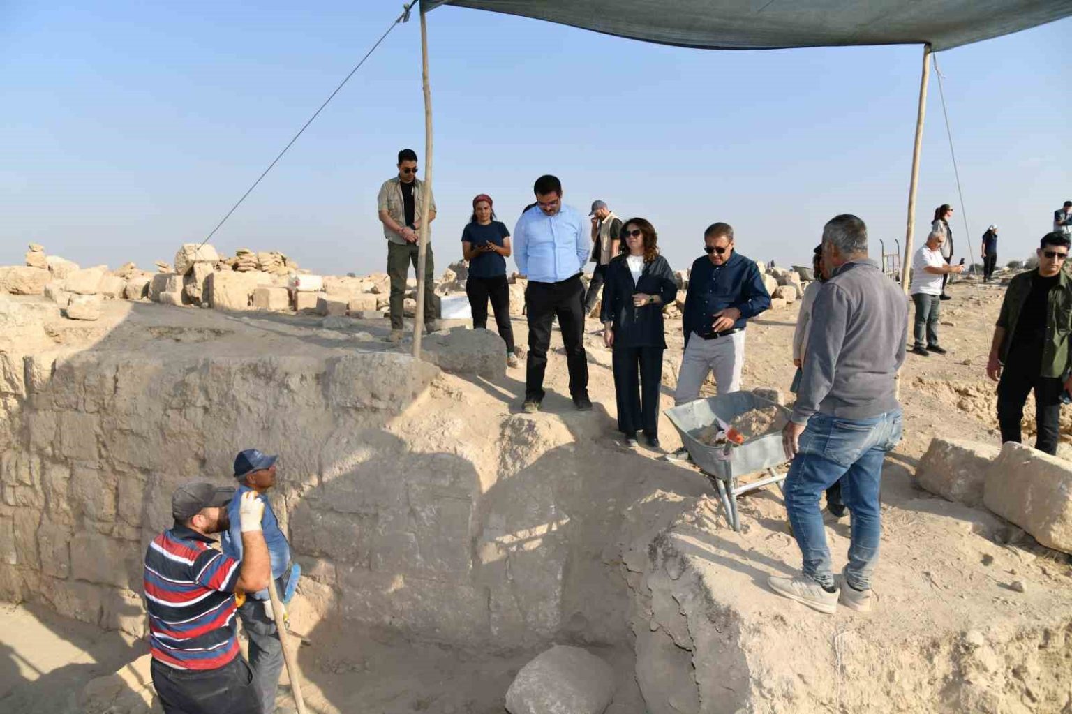 vali-sildak-harrandaki-kazi-calismalarini-inceledi