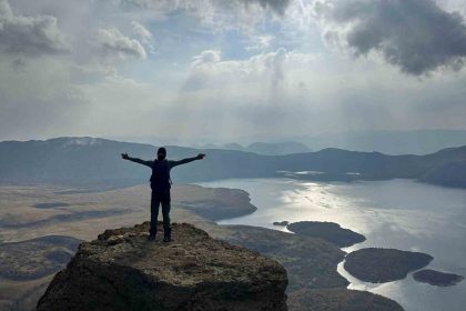 vanli-dagcilardan-nemrut-kalderasinda-12-saatlik-zorlu-yuruyus