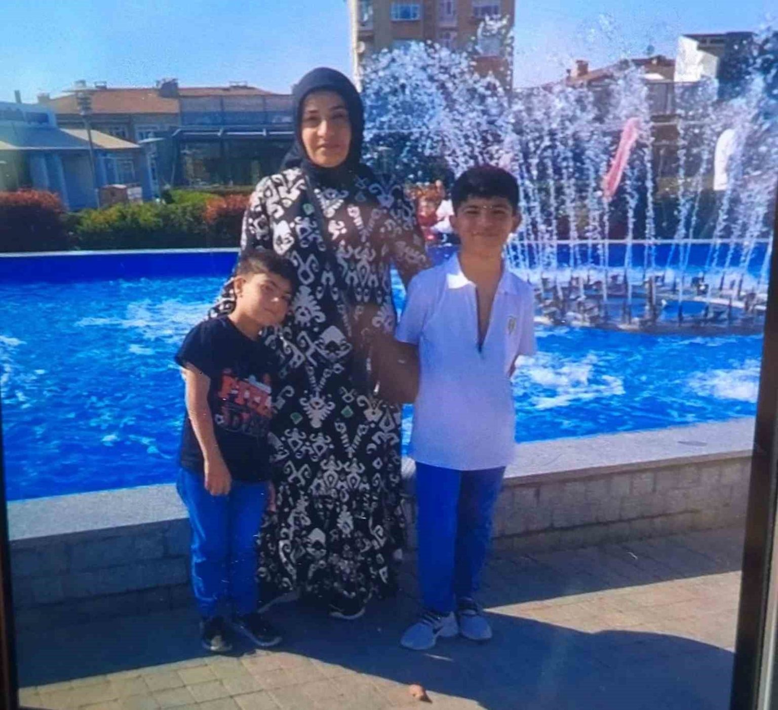 yanginda-hayatini-kaybeden-esmanin-esi-birbirlerine-sarilarak-olmusler