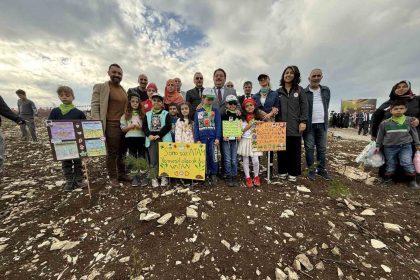 4-bin-500-fidan-yanan-ormanlik-alanda-toprakla-bulustu