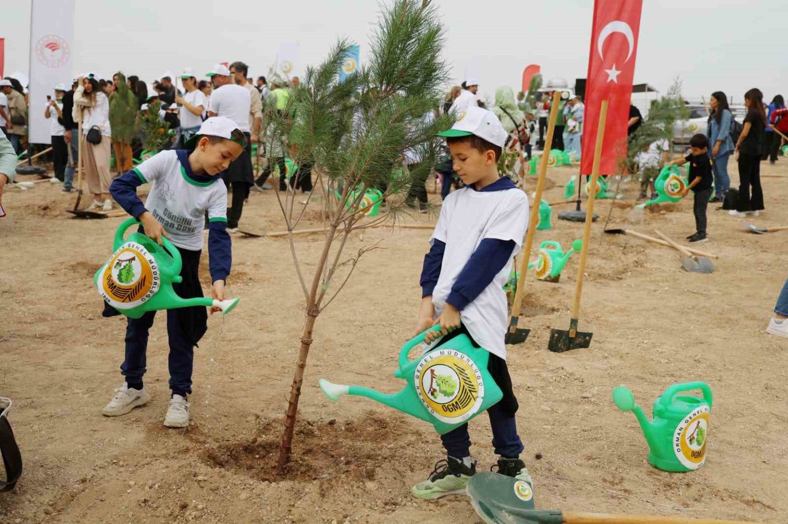 adanada-840-bin-fidan-toprakla-bulustu