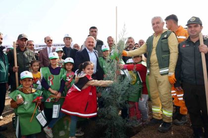 adiyamanda-10-bin-500-fidan-toprakla-bulustu