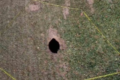 aksarayda-pancar-tarlasinda-obruk-olustu