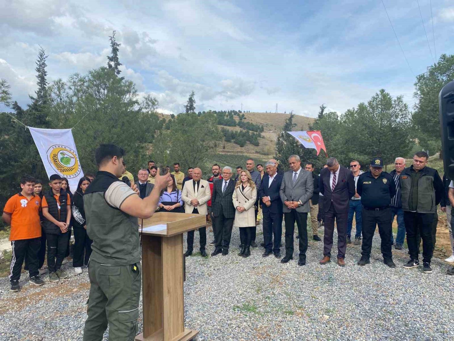 alasehirde-3-bin-fidan-toprakla-bulustu