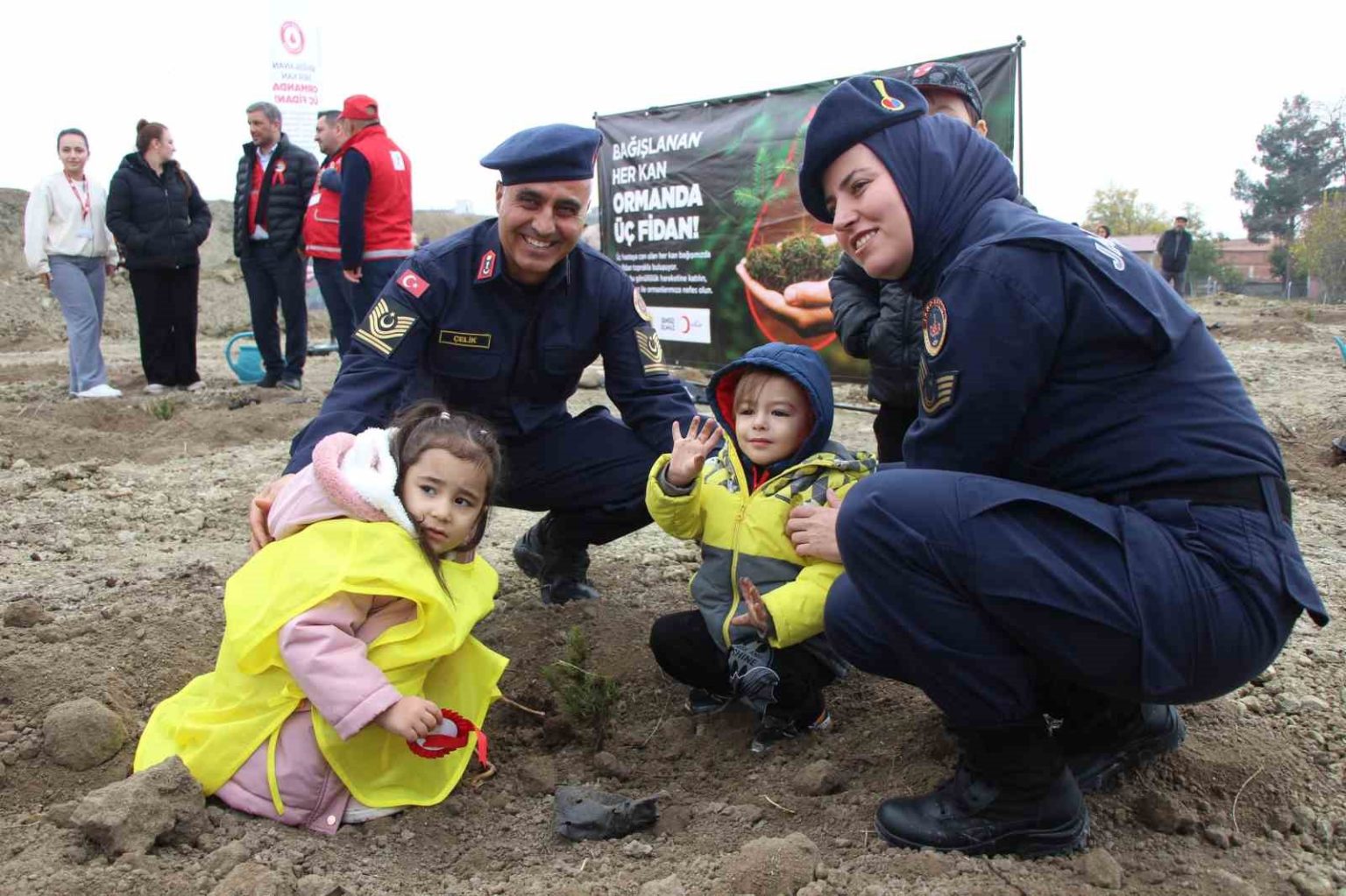 amasyada-4-binden-fazla-fidan-toprakla-bulustu